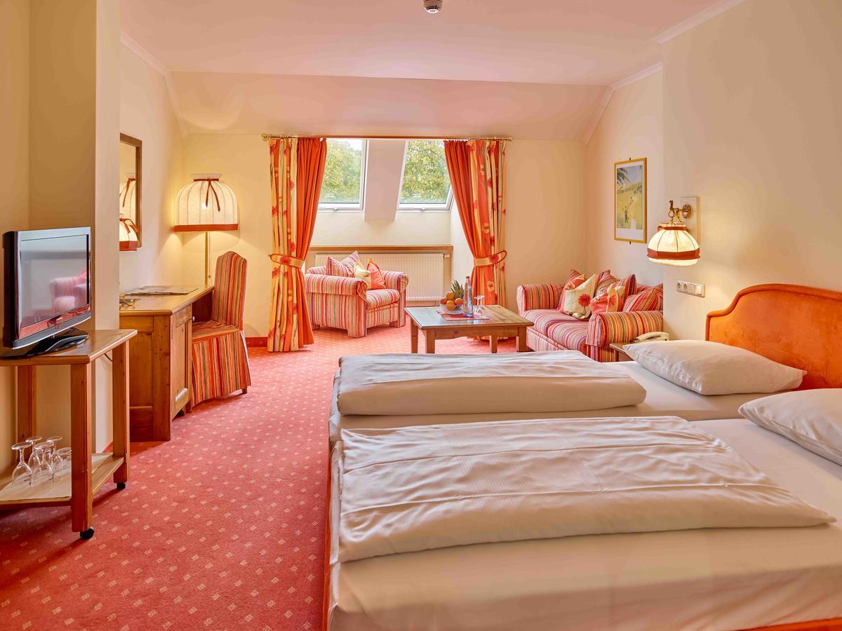 Hotel Gutshof Uttlau Haarbach Esterno foto