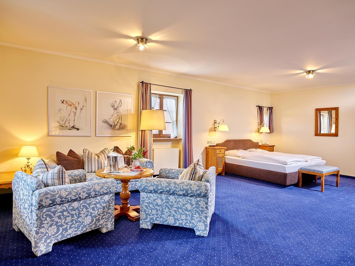 Hotel Gutshof Uttlau Haarbach Esterno foto